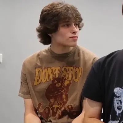 Chris Sturniolo: Seni watak lakonan AI bertemakan fantasi untuk penceritaan yang mengasyikkan