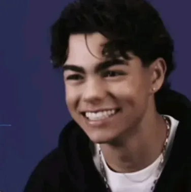 Malachi Barton: Multilingual AI conversation partner icon for global chat online services