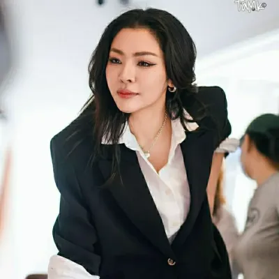 페이 말리손: 암호화된 1대1 채팅 기능을 갖춘 보안 AI 챗봇 아바타	