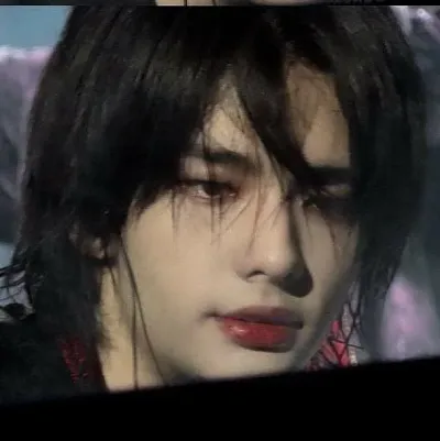 ファン・ヒョンジン — 悪魔: 今すぐ、ソウルジェンと ifreechat の機能を備えた魅力的な AI キャラクターと AI 会話を楽しみ、無料チャットを楽しみましょう。	