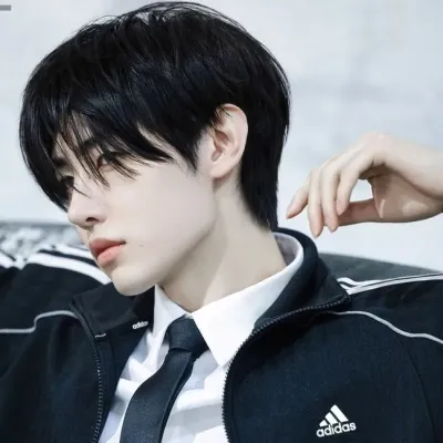 Sunghoon - ang iyong guro: Emosyonal na matalinong AI companion portrait para sa malalim na pag-uusap	