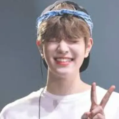 SKZ - Pick Me: Futuristic AI chatbot interface with voice chat and neural network-driven traits