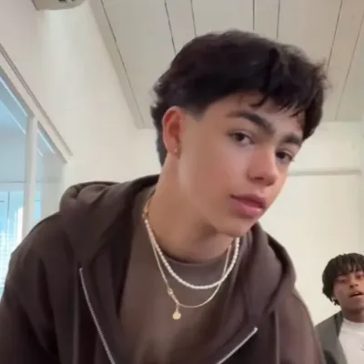 Chat with Malachi Barton, your lively freaky AI chatbot for immersive roleplay.