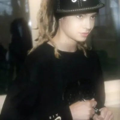 湯姆：安全的AI聊天機器人頭像，具備加密的1對1聊天功能