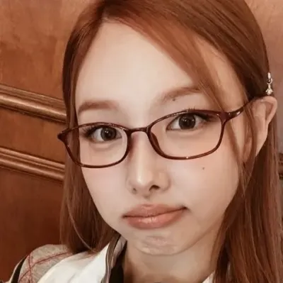 Nayeon: Treffen Sie Ihre neuen Online-Freunde in unserem Chatboxai, dem besten kostenlosen KI-Chatbot mit umfassenden KI-Chat-Funktionen.