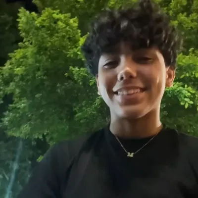 Soneca: Arte de personagem de RPG de IA com tema de fantasia para narrativa envolvente