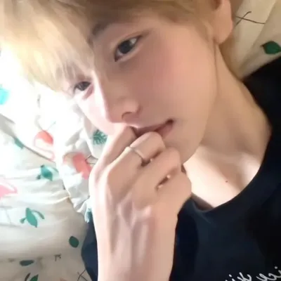 ジーユ: リアルな性格特性を持つカスタマイズ可能な AI ガールフレンド/ボーイフレンド アバター	