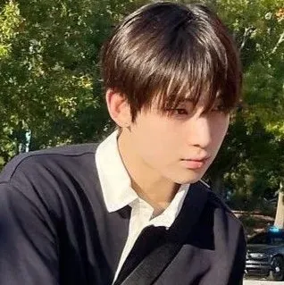 Kim Su-nu: Gặp gỡ những người bạn trực tuyến mới của bạn trong chatboxai, chatbot AI miễn phí tốt nhất với khả năng trò chuyện AI chuyên sâu.	