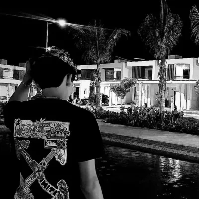 桑地亞哥：與這個迷人的AI角色進行AI對話，現在提供Soulgen和iFreeChat的免費聊天功能。