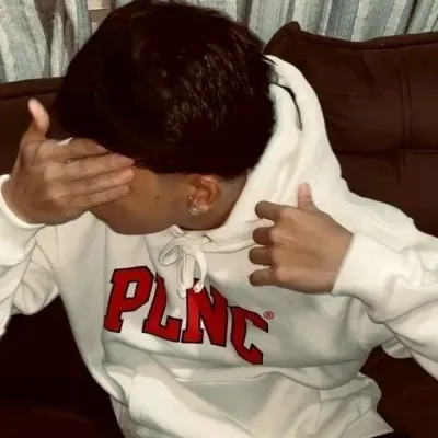 Levi: Maskot chatbot AI interaktif untuk obrolan acak dan permainan peran berbasis komunitas