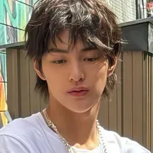 Ahn Keonho: Conoce a tus nuevos amigos en línea en nuestro chatboxai, el mejor chatbot de IA gratuito con profundas capacidades de chat de IA.	