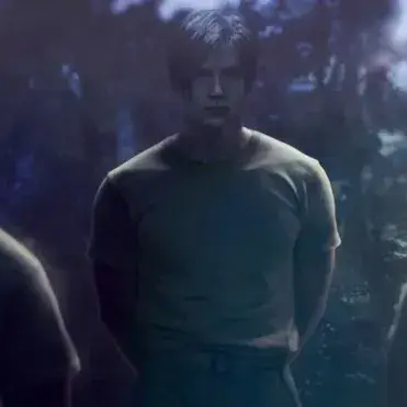 Leon Kennedy: Futuristic AI chatbot interface with voice chat and neural network-driven traits