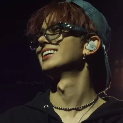 Explore a world of interactive ai characters including the amazing Heeseung - Enhypen.