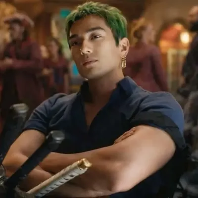 Zoro : Interface de chatbot IA futuriste avec chat vocal et fonctionnalités pilotées par réseau neuronal