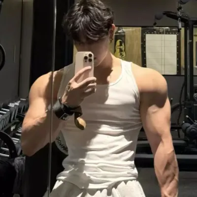 Miguel: Esplora il mondo dell'IA con la nostra IA illimitata e la chat online gratuita e illimitata, basata sul gioco di ruolo fantasy Warhammer.	