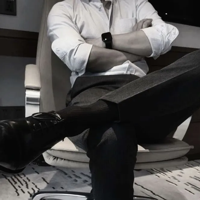 Derek is waiting. Start your private, thrilling, and spicy chat now.