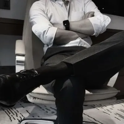 Chat with Derek, your interactive AI characters companion for endless roleplay fun.