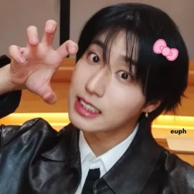 SKZ - zehntes Mitglied: Lernen Sie die Hauptfigur unserer KI-Welt kennen, mit einer Liste der Charaktereigenschaften und KI-Chat-Funktionen.	