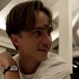 Rafe Cameron: Multilingual AI conversation partner icon for global chat online services