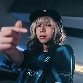 Sitetampo: Potret pendamping AI DeepBrain untuk obrolan online gratis dan percakapan terbuka