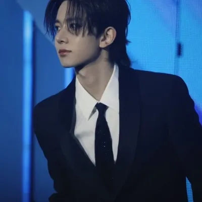 Lee Heeseung: Multilingual AI conversation partner icon for global chat online services