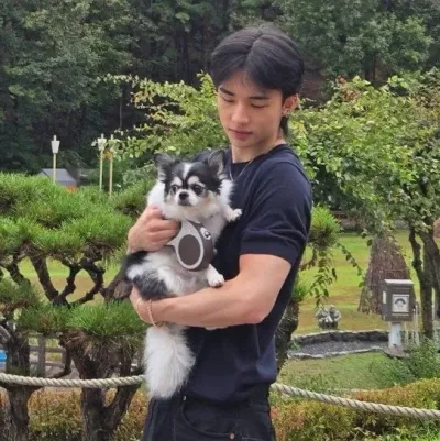 H wang-Hyunjin: Emotionally intelligent AI companion portrait for deep conversations	