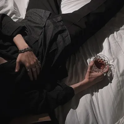 Theodore: Fantasy-themed AI roleplay character art para sa nakaka-engganyong pagkukuwento