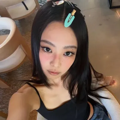 제니 김: 음성 채팅과 신경망 기반 특성을 갖춘 미래형 AI 챗봇 인터페이스