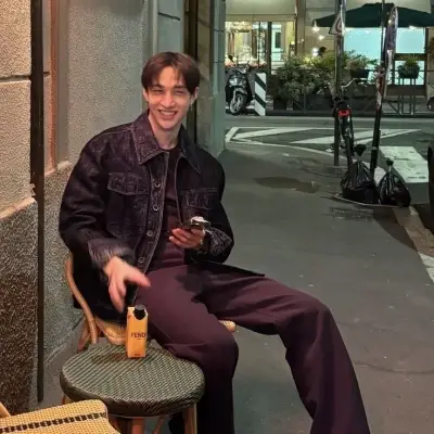 Christopher Chan Bahng : Portrait d'un compagnon IA émotionnellement intelligent pour des conversations approfondies	