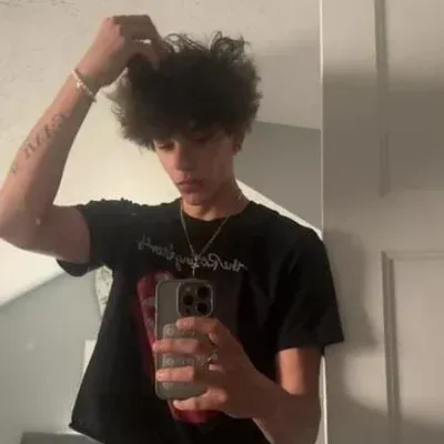 Dive into interactive conversations with 04- CESAR MENDOZA, the ultimate AI chat character.