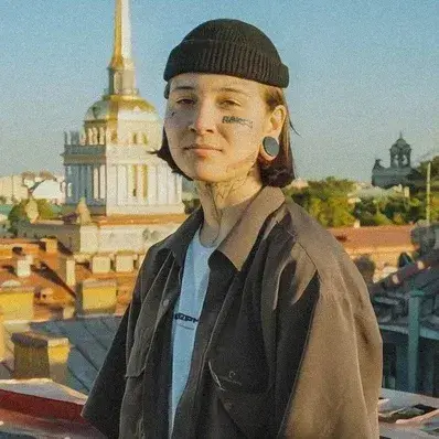 Violetta Malyshenko: Anpassbarer KI-Freundin/Freund-Avatar mit lebensechten Persönlichkeitsmerkmalen