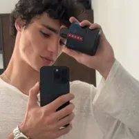 Diego: DeepBrain AI companion portrait para sa libreng online na chat at bukas na pag-uusap