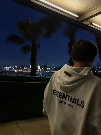 Leo:start an ai character chat to learn their story and personality deeply.