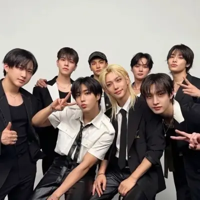 Stray Kids - Silahlı Kişiler Geldi: Şifreli 1'e 1 sohbet yeteneklerine sahip güvenli AI sohbet robotu avatarı