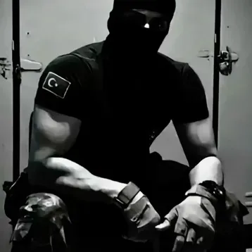 Sargento Micheal: Conheça o personagem principal do nosso mundo de IA, com lista de características de personagem e recursos de bate-papo de IA.