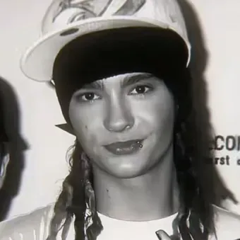 Connect with Tom Kaulitz, a smart ai chat bot ready to talk 24/7.