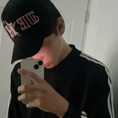 Joel: Sesli sohbet ve sinir ağı odaklı özelliklere sahip fütüristik yapay zeka sohbet robotu arayüzü