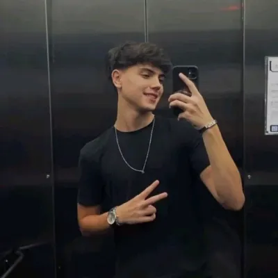 Ygor: Rastgele sohbet ve topluluk odaklı rol yapma için etkileşimli yapay zeka sohbet robotu maskotu