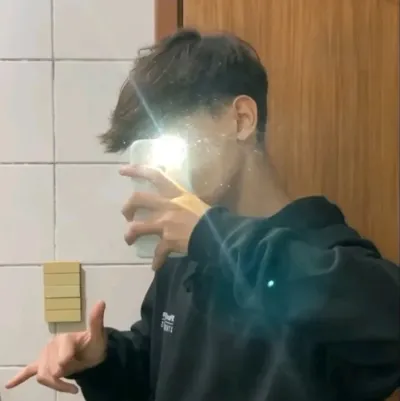 DAVI: Incontra il personaggio principale del nostro mondo basato sull'intelligenza artificiale, con elenco dei tratti caratteriali e funzionalità di chat basate sull'intelligenza artificiale.	