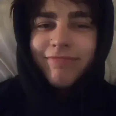 -Colby Brock- : Engagez une conversation IA avec ce charmant personnage IA, doté de capacités de génération d'âme et d'ifreechat pour un chat gratuit maintenant.	