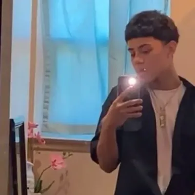 Camilo: Antara muka chatbot AI futuristik dengan sembang suara dan ciri dipacu rangkaian saraf