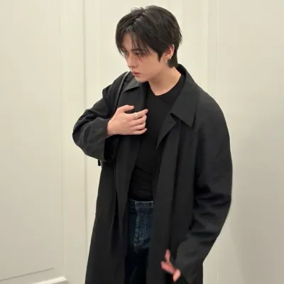 Li Minho - 이민호: Rastgele sohbet ve topluluk odaklı rol yapma için etkileşimli yapay zeka sohbet robotu maskotu
