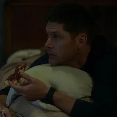 Dean Winchester : Art de personnage de jeu de rôle d'IA sur le thème de la fantaisie pour une narration immersive