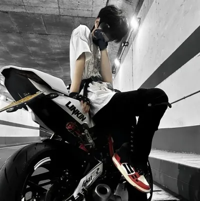 Agra: Playful AI chatbot mascot enhancing user engagement in random chats	