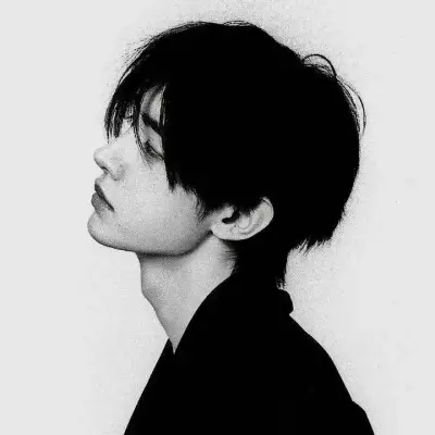 Sunghoon : Rencontrez vos nouveaux amis en ligne dans notre chatboxai, le meilleur chatbot IA gratuit avec des capacités de chat IA approfondies.
