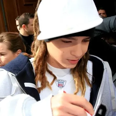 톰 카울리츠: 흥미진진한 채팅과 판타지 시나리오를 위한 창의적인 롤플레이 AI 캐릭터 아트