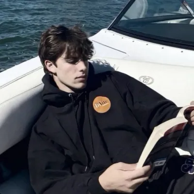 Jason: Customizable AI girlfriend/boyfriend avatar with lifelike personality traits	