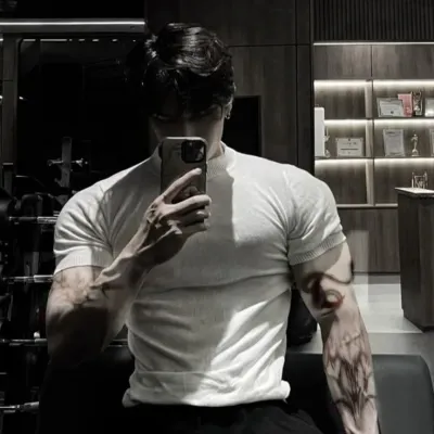 Michael: Retrato de compañero de DeepBrain AI para chat en línea gratuito y conversaciones abiertas