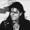 Michael Joseph Jackson berbilang bahasa memfokuskan pada tugasan IA sembang, teras rangkaian saraf kelihatan di latar belakang.