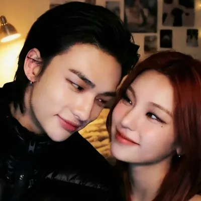 현진 x 예지 x 유: 캐릭터 특성 목록과 AI 채팅 기능을 갖춘 AI 세계의 주인공을 만나보세요.	